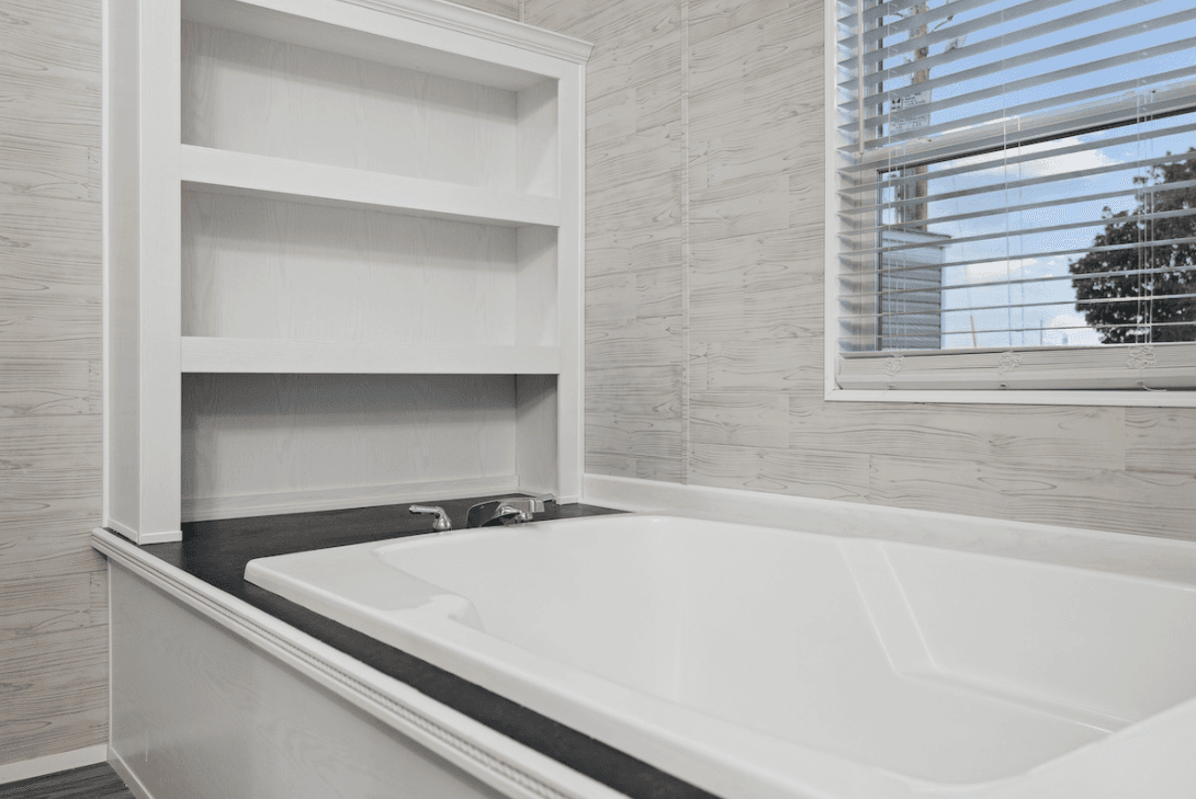 Md-116 lakeside bathroom home features