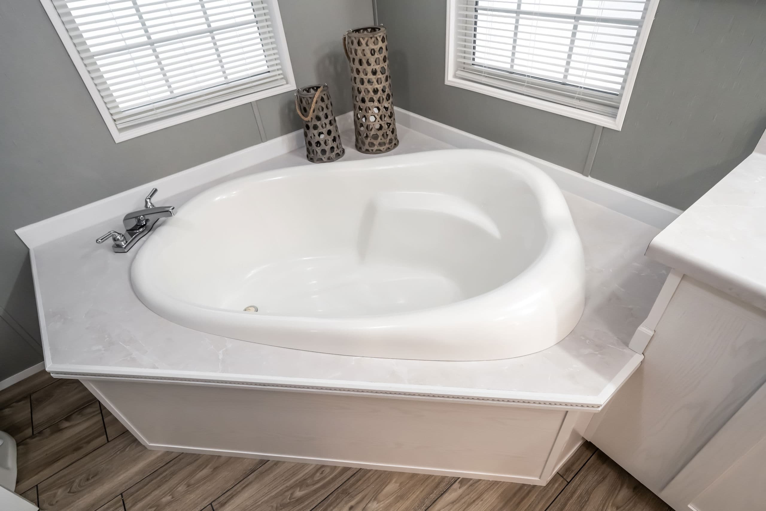 Md-50 bathroom home features