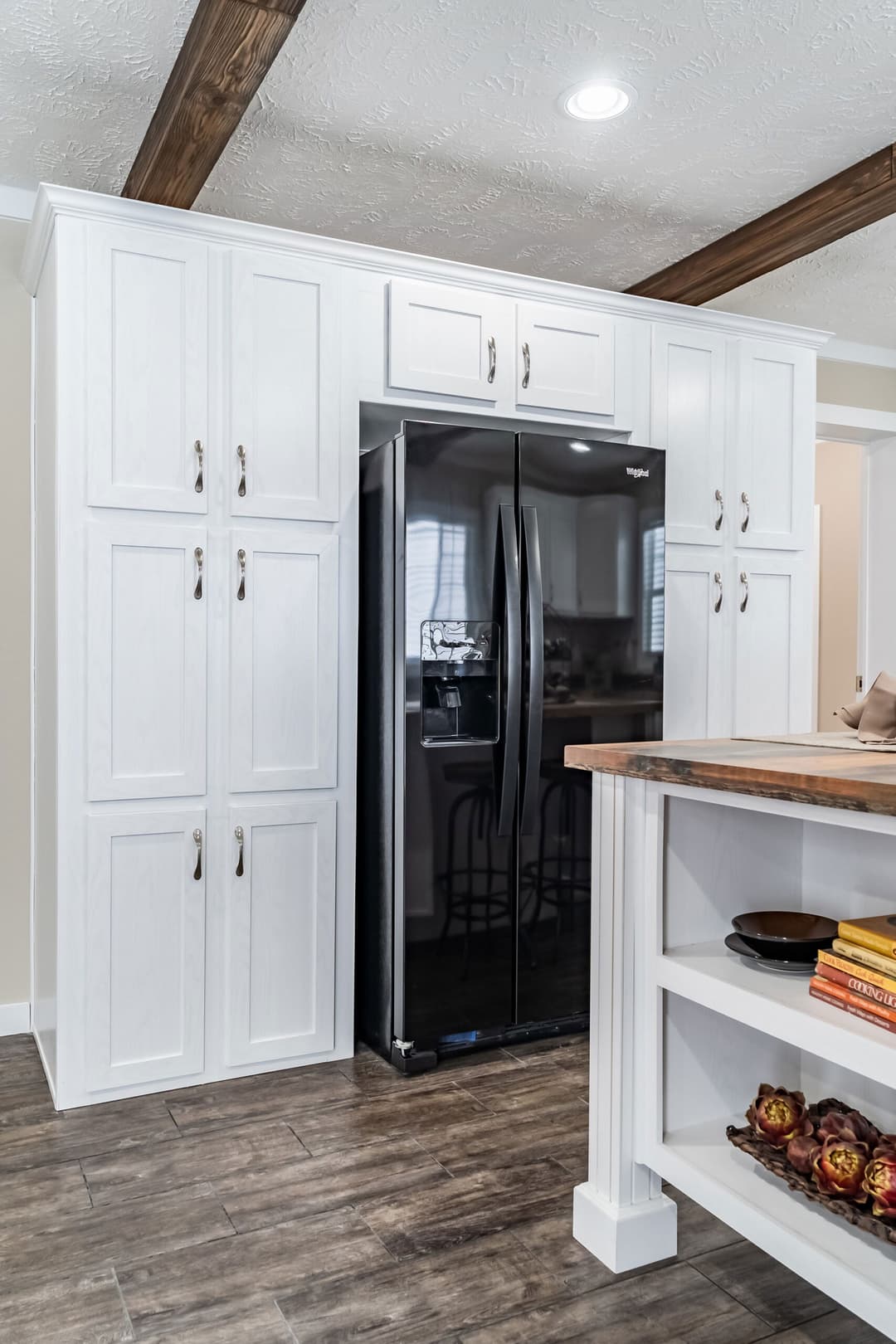 Md-42-32 kitchen home features