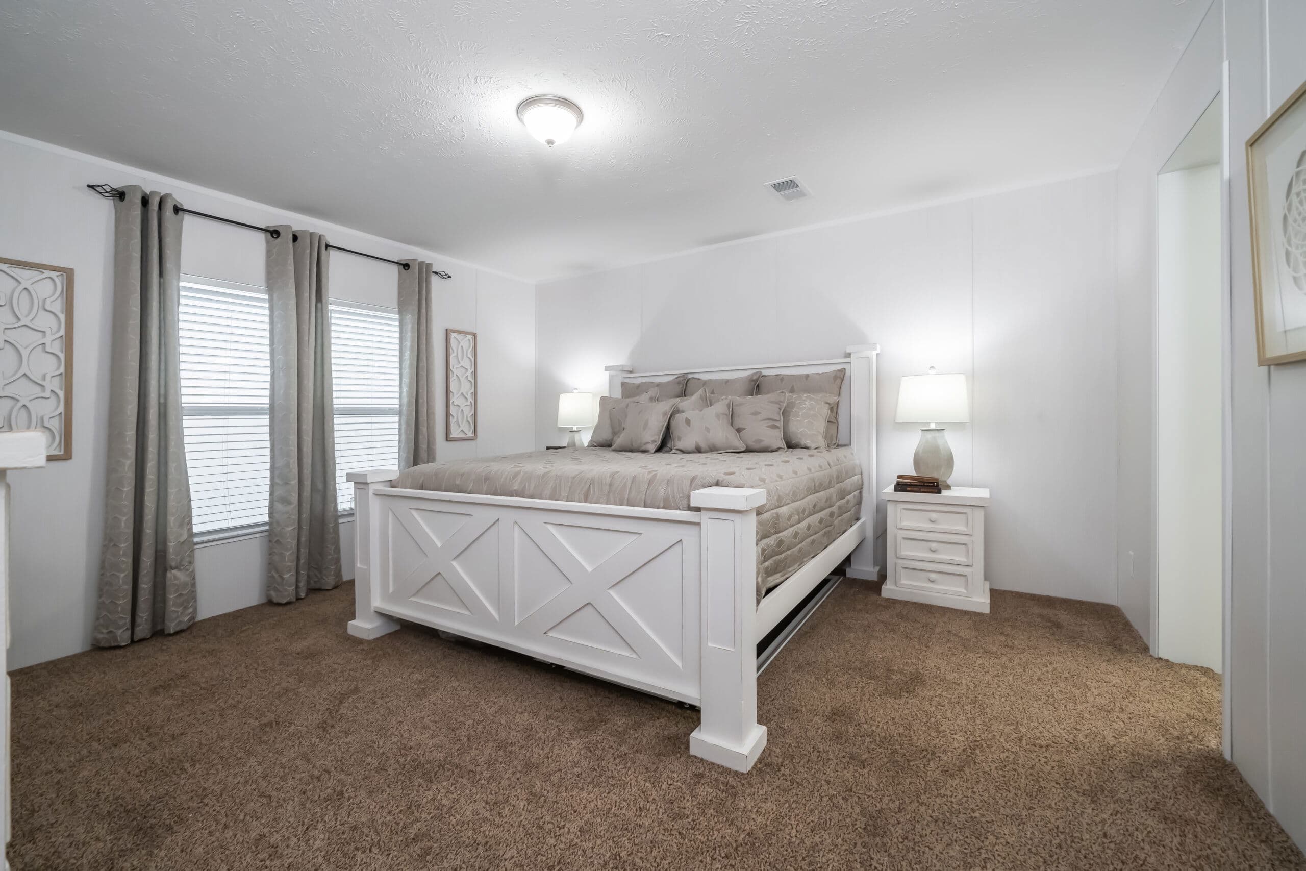 Md-56 bedroom home features