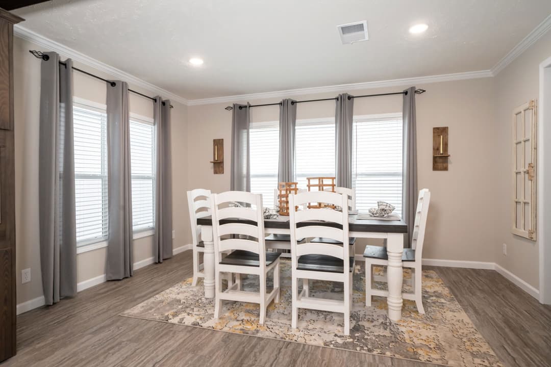 Md-54-32 the duke interior home features