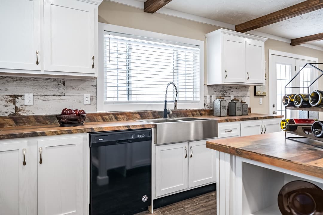 Md-42-32 kitchen home features