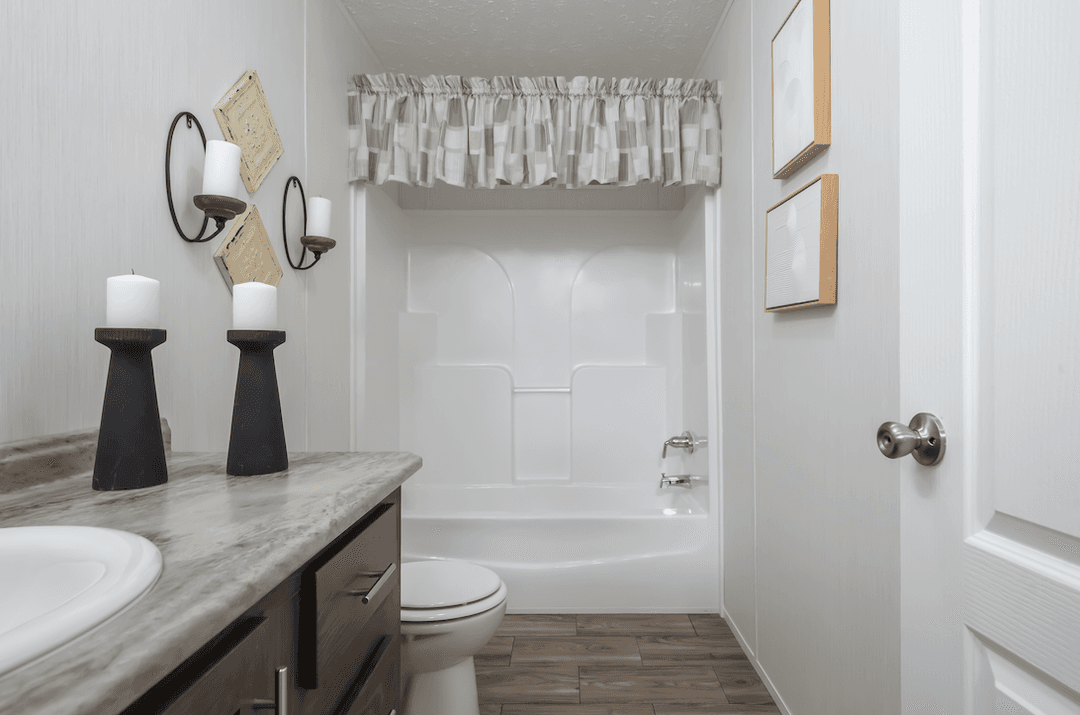 Md-60-32 dakota bathroom home features