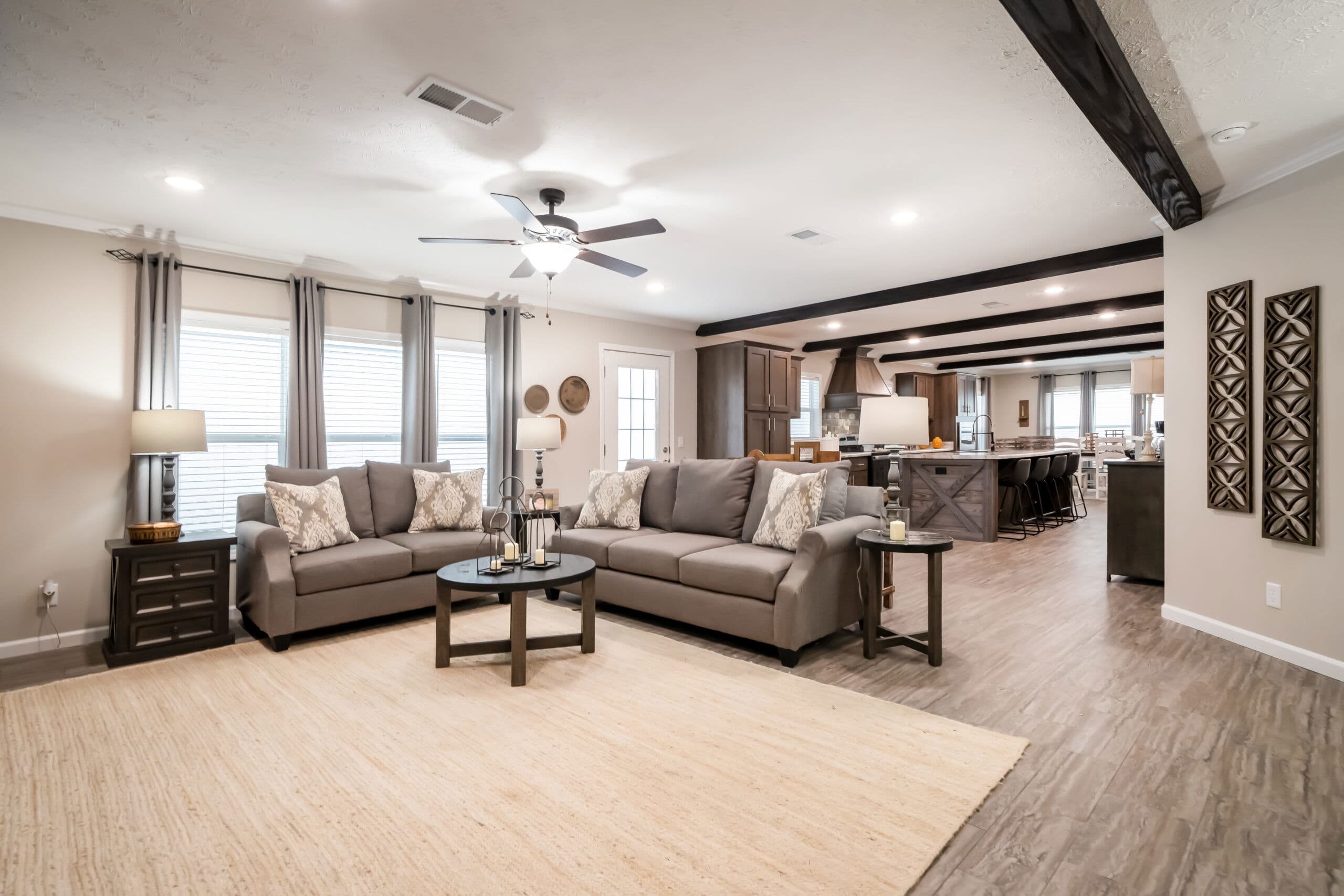 Md-54-32 the duke interior home features