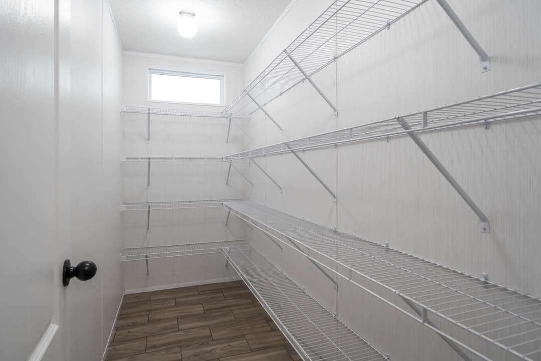 Md-56-32 interior home features