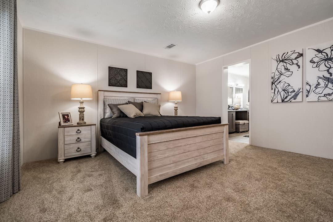 Md-41-32 bedroom home features