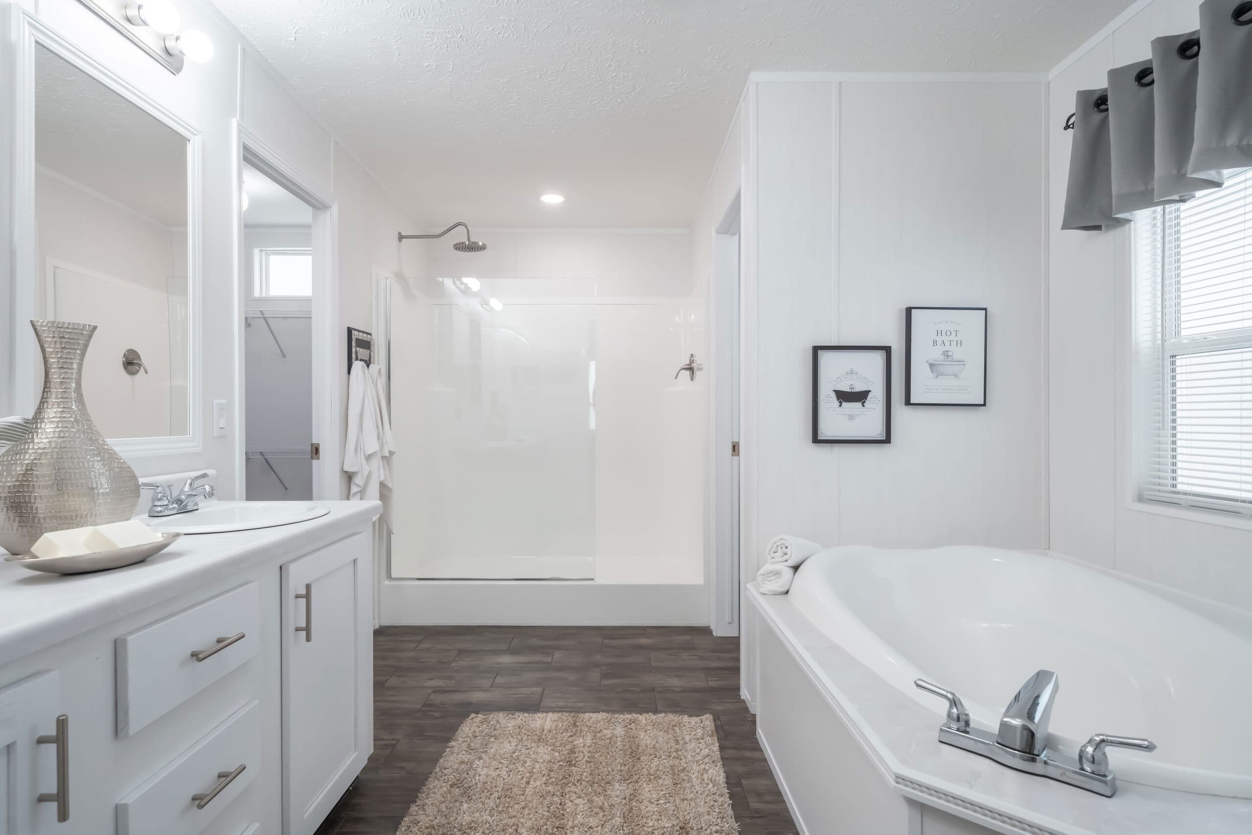 Md-53-32 bathroom home features