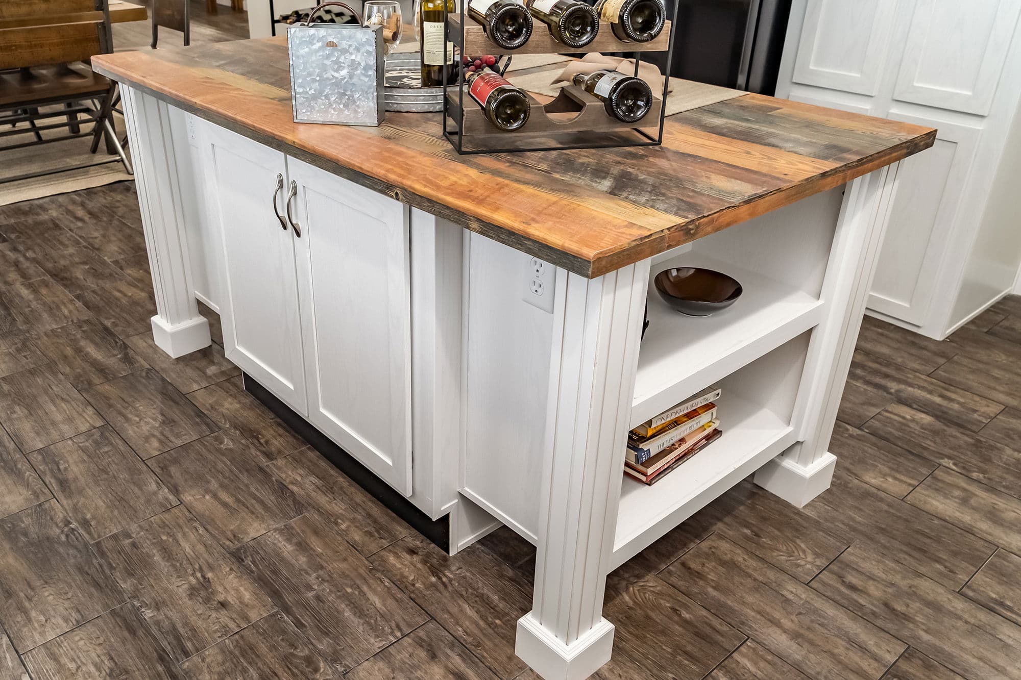 Md-42-32 kitchen home features